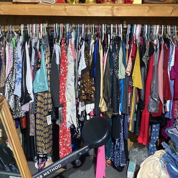 Going out of biz soon - Make me an offer- dirt low everything has to go! 🎉🎉🎉 - Picture 1 of 4